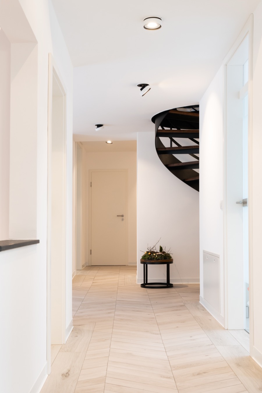 Flur mit Wendeltreppe